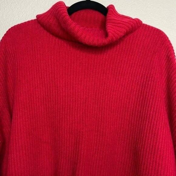 Hollister Red Cowl Neck Cropped Sharkbite Hem Sweater XS - Picture 3 of 8